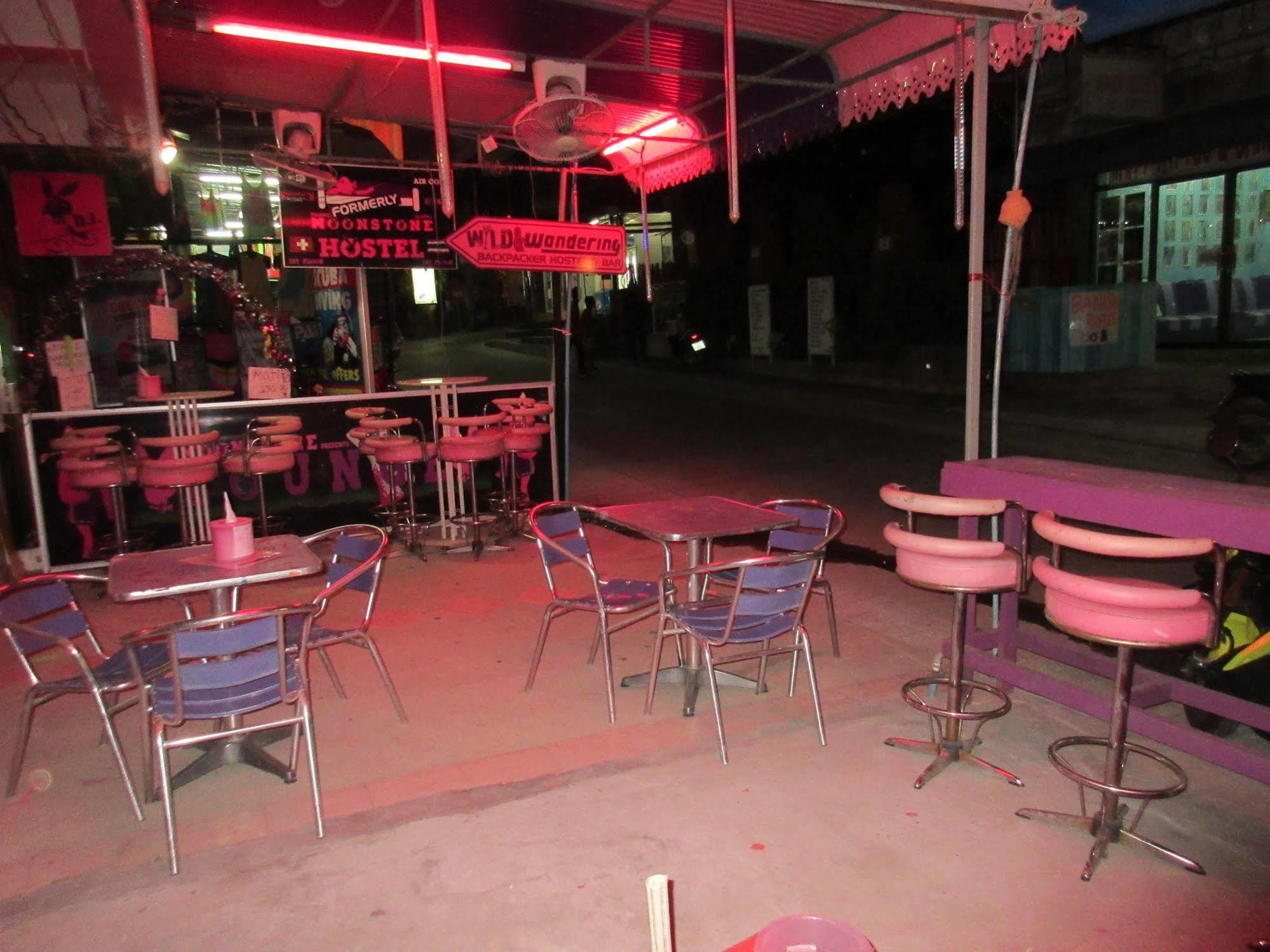 Wild & Wandering Backpacker Hostel & Bar Haad Rin Exterior foto
