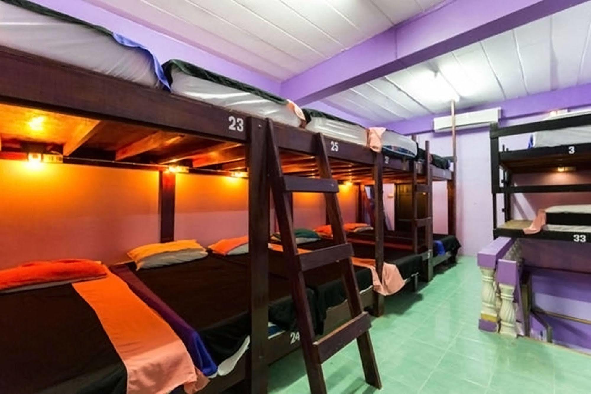 Wild & Wandering Backpacker Hostel & Bar Haad Rin Exterior foto