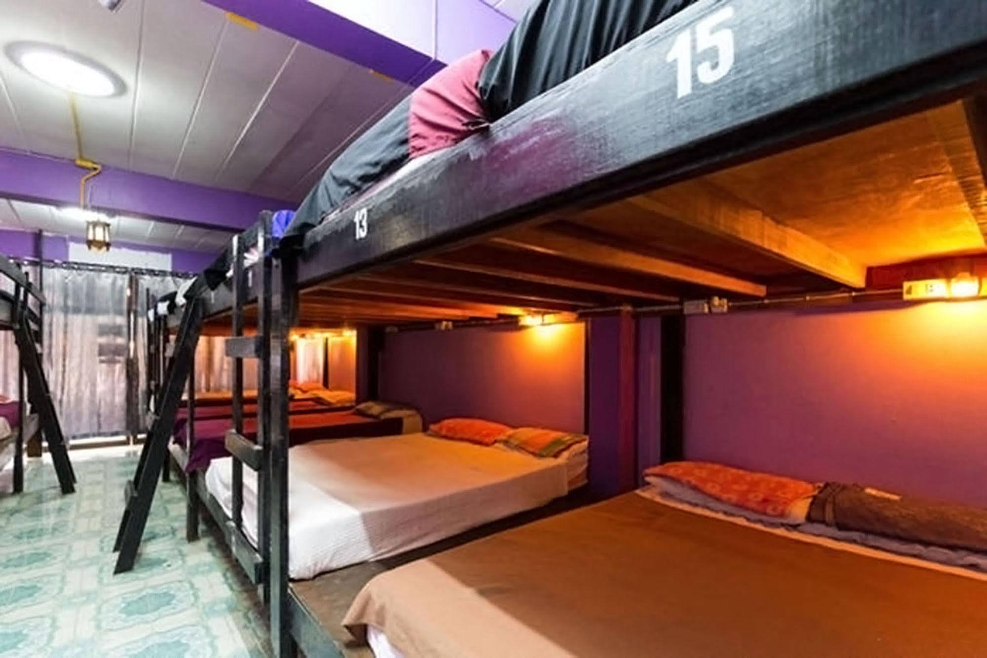 Wild & Wandering Backpacker Hostel & Bar Haad Rin Exterior foto
