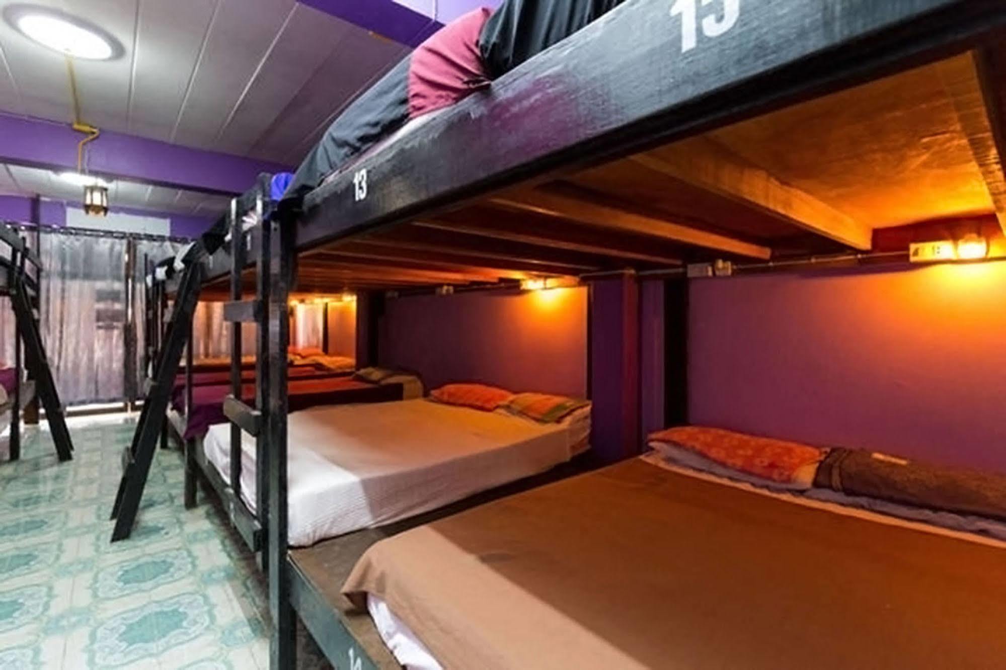 Wild & Wandering Backpacker Hostel & Bar Haad Rin Exterior foto